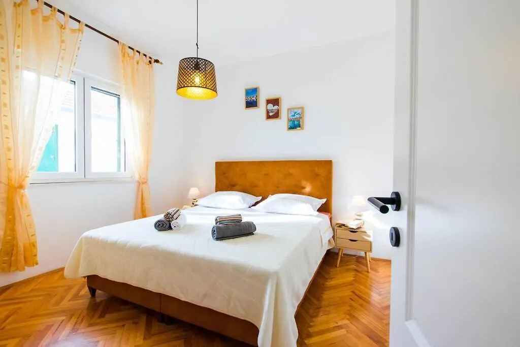 Villa House Duje Plano 0*,